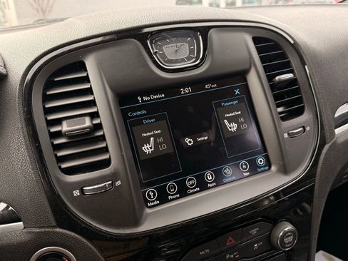 Used 2025 Chrysler Pacifica Limited image 52