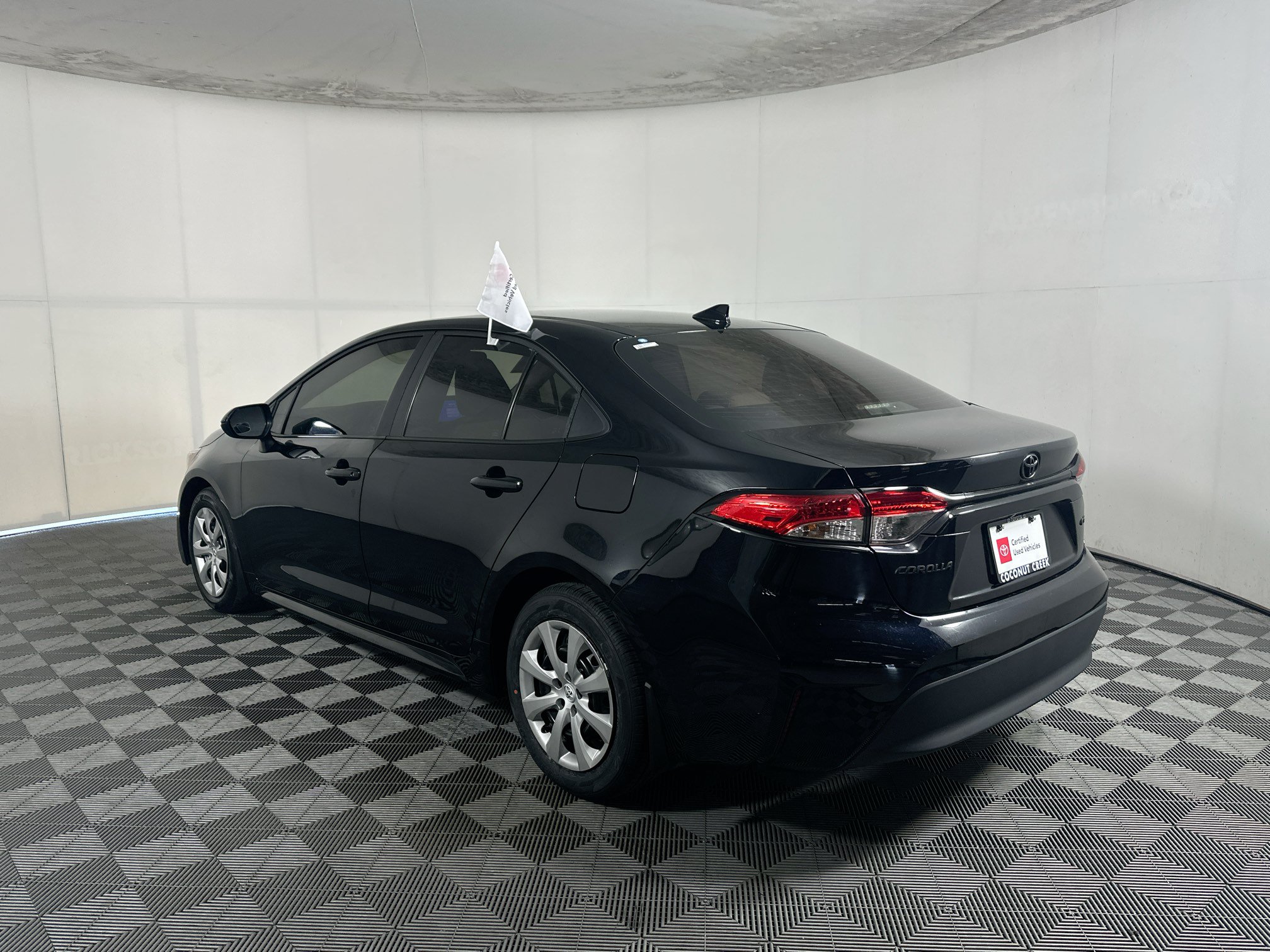Used 2025 Toyota Corolla LE FWD image 5
