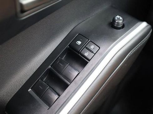 Used 2025 Toyota Highlander LE FWD image 18