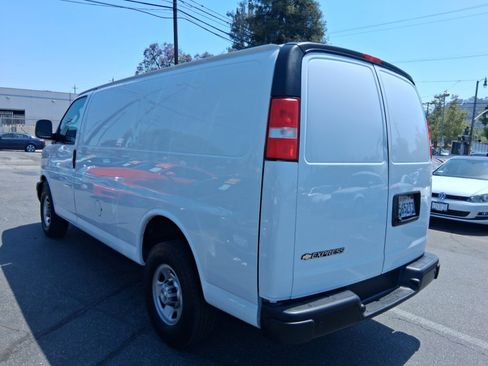 Used 2022 Chevrolet Express 2500 w/ Driver Convenience Package RWD image 4