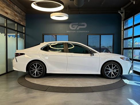 Used 2024 Toyota Camry SE w/ Cold Weather Package FWD image 2