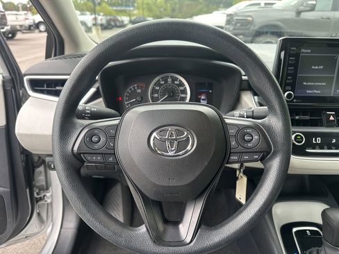 Used 2022 Toyota Corolla LE image 14