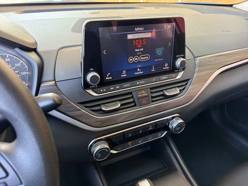 Used 2025 Nissan Altima 2.5 SV image 23