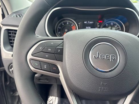 Used 2020 Jeep Cherokee Latitude Plus FWD image 27