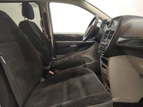 Used 2019 Dodge Grand Caravan SE FWD image 21