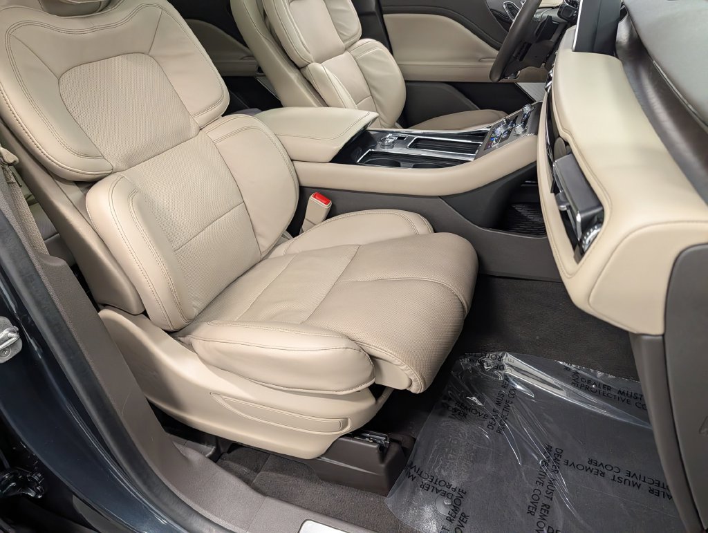 Used 2023 Lincoln Aviator Reserve w/ Equipment Group 201A AWD/4WD image 37