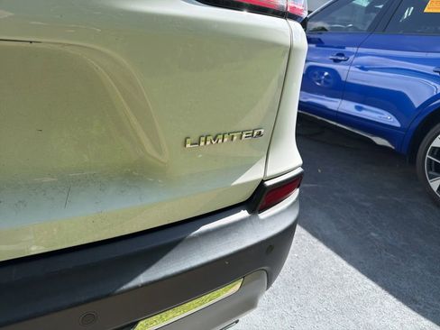 Used 2021 Jeep Cherokee Limited w/ Elite Package FWD image 5
