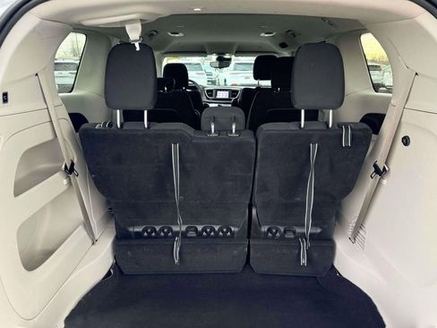 Used 2023 Chrysler Voyager LX FWD image 8
