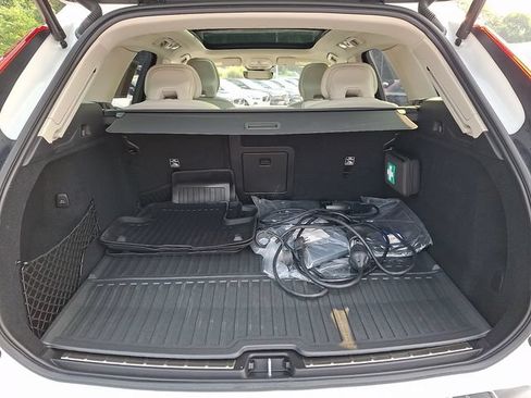 Certified 2023 Volvo XC60 T8 Ultimate w/ Climate Package AWD/4WD image 28