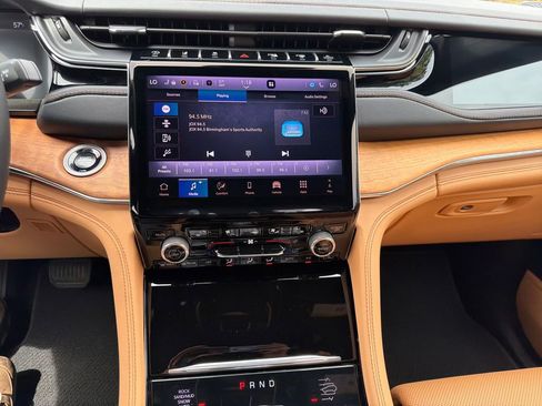 Used 2025 Jeep Grand Cherokee Summit image 9