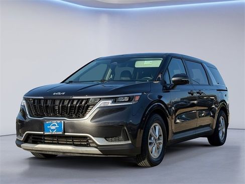 Used 2024 Kia Carnival LX image 7