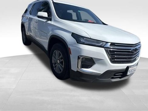 Used 2023 Chevrolet Traverse LT image 2