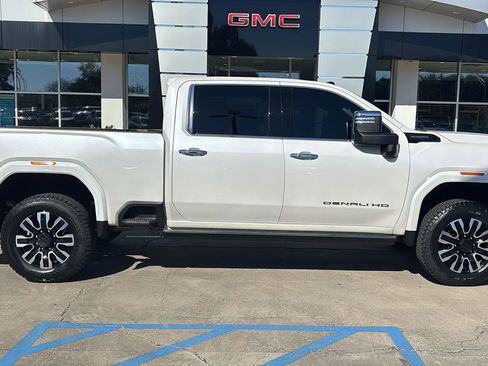 Certified 2024 GMC Sierra 2500 Denali Ultimate image 9