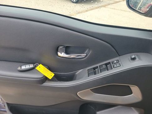 Used 2023 Nissan Frontier SV image 12