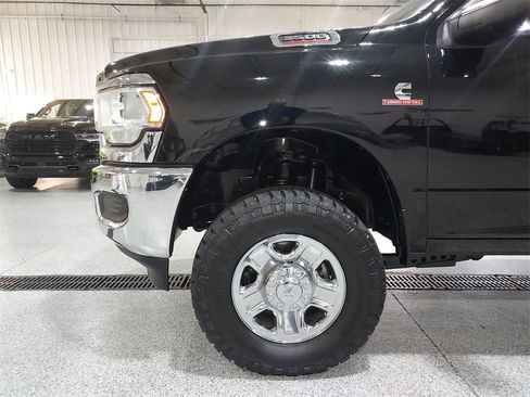 Used 2024 RAM 3500 Tradesman w/ Chrome Appearance Group image 16