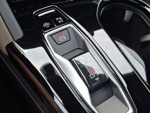 Used 2025 Audi Q5 Premium w/ Convenience Package image 7