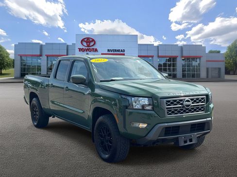 Used 2022 Nissan Frontier SV w/ Technology Package AWD/4WD image 2