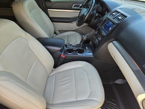 Used 2018 Ford Explorer XLT w/ Equipment Group 202A AWD/4WD image 14