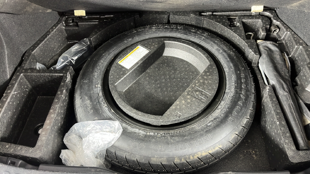 Used 2019 Toyota C-HR LE FWD image 35
