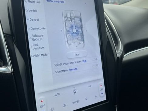 Used 2024 Ford Edge Titanium image 42