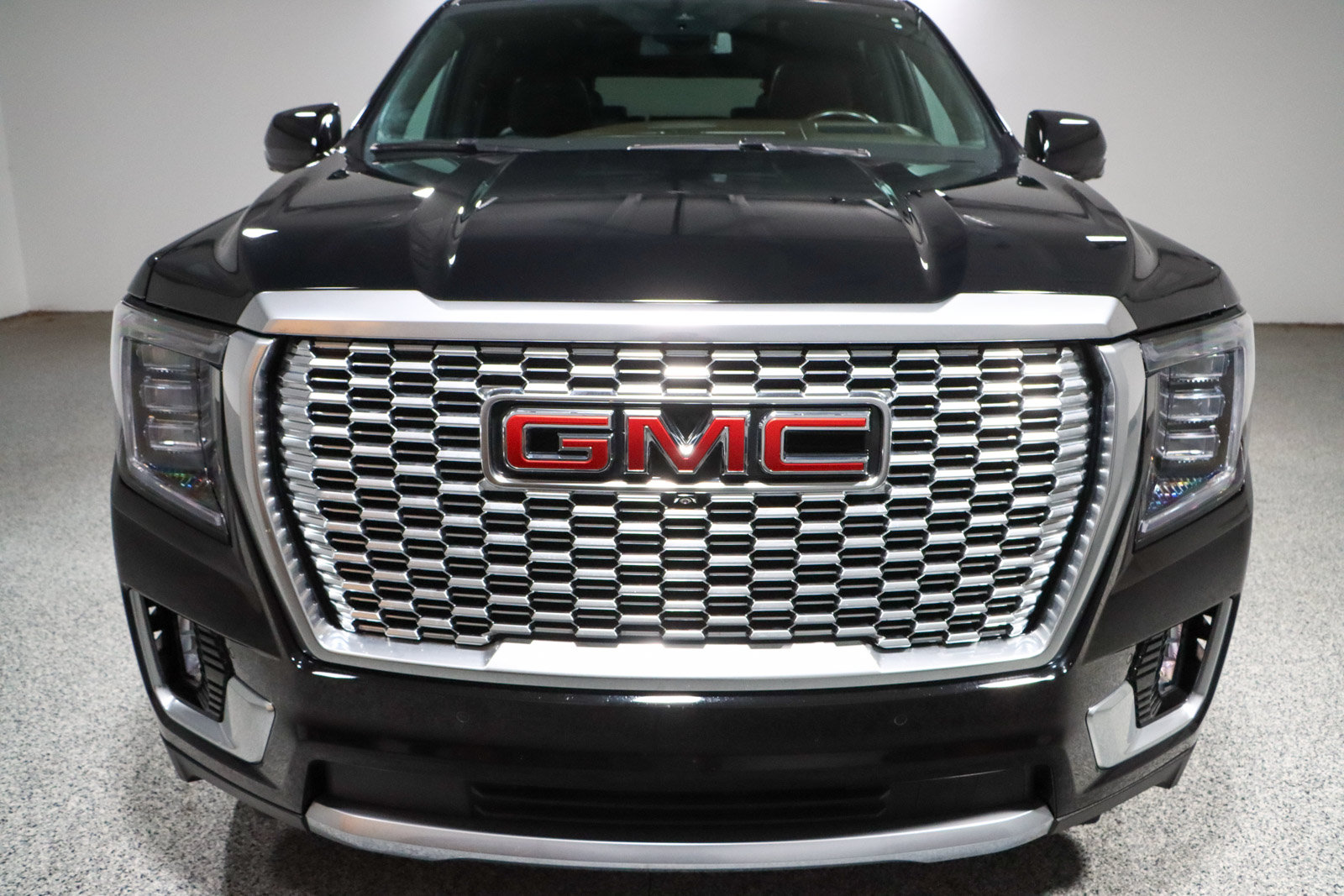 Used 2023 GMC Yukon Denali w/ LPO, Floor Liner Package AWD/4WD image 4
