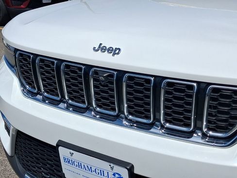 Used 2023 Jeep Grand Cherokee Limited w/ Luxury Tech Group II image 4