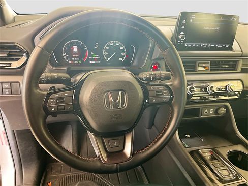 Used 2024 Honda Pilot TrailSport image 11