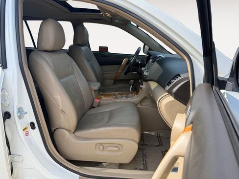 Used 2010 Toyota Highlander Limited w/ Extra Value Pkg 3 AWD/4WD image 24
