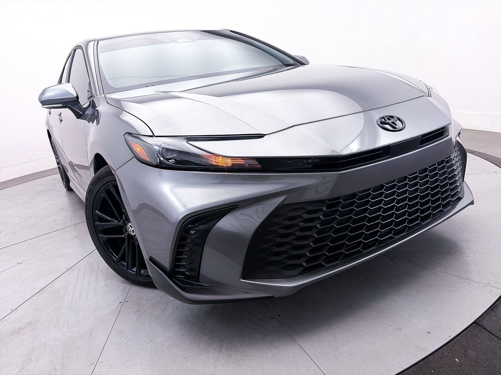 Used 2026 Toyota Camry SE w/ Convenience Package FWD image 3