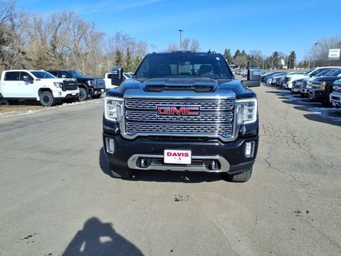 Used 2022 GMC Sierra 3500 Denali w/ Denali Black Diamond Edition image 9