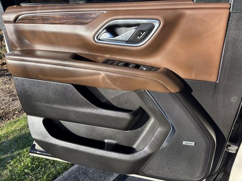 Used 2021 Chevrolet Tahoe High Country image 16