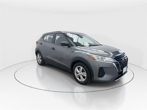 Used 2021 Nissan Kicks S image 2