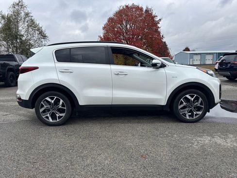 Used 2022 Kia Sportage EX w/ EX Technology Package image 9