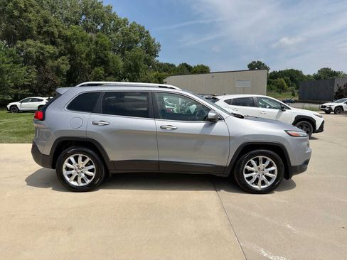 Used 2017 Jeep Cherokee Limited AWD/4WD image 7