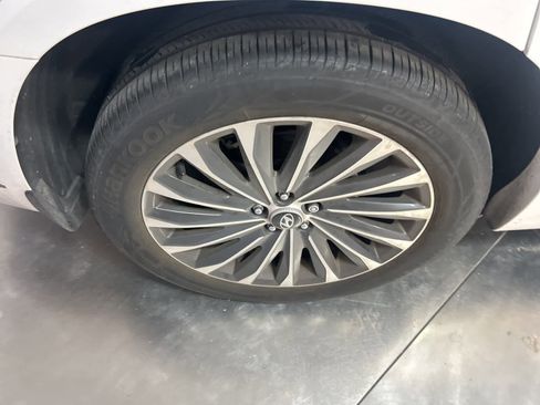 Used 2023 Hyundai Palisade Calligraphy image 7