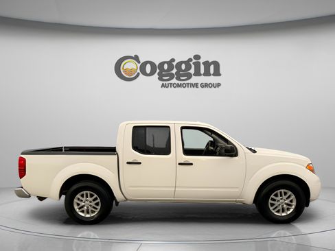 Used 2018 Nissan Frontier SV image 4