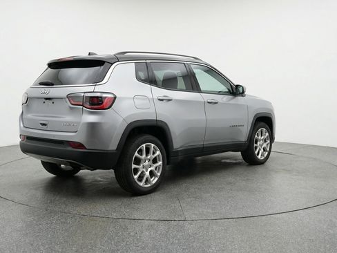 Used 2025 Jeep Compass Limited image 9