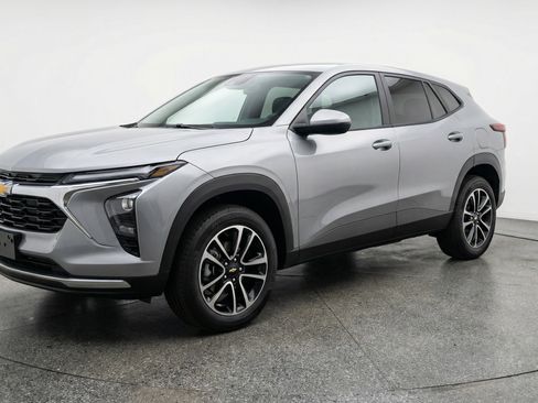 Used 2025 Chevrolet TrailBlazer LT FWD image 3