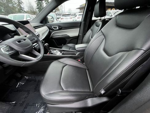 Used 2025 Jeep Compass Limited image 28