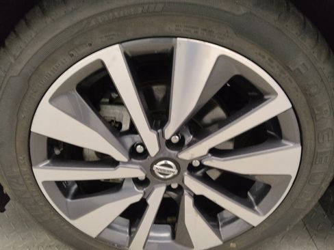 Used 2020 Nissan Sentra SV w/ SV Premium Package FWD image 31