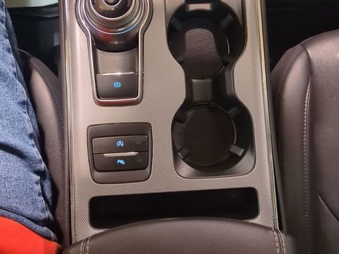 Used 2021 Ford Edge Titanium image 19