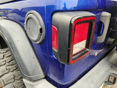 Used 2018 Jeep Wrangler Unlimited Sport S AWD/4WD image 7