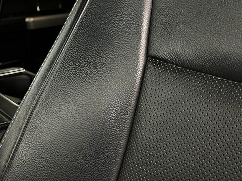 Used 2019 Ford F150 Lariat w/ Equipment Group 502A Luxury AWD/4WD image 19