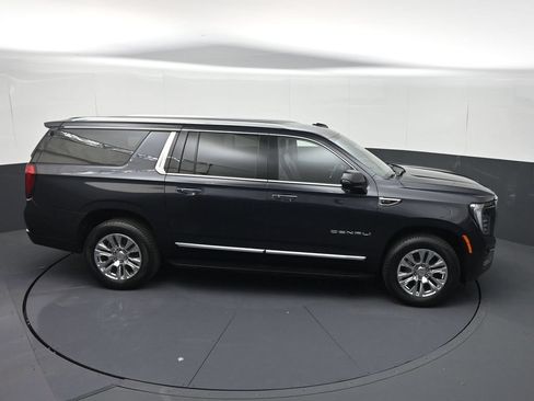 Used 2025 GMC Yukon XL Denali AWD/4WD image 27