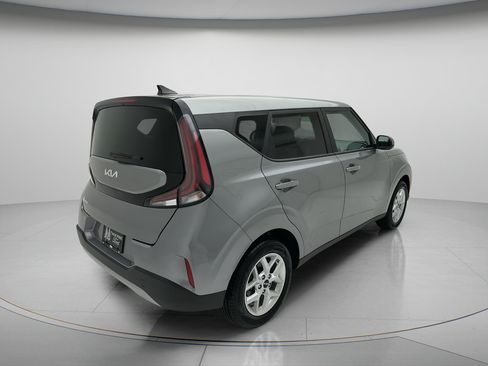 Used 2025 Kia Soul LX w/ LX Technology Package FWD image 3