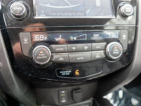 Used 2016 Nissan Rogue SL w/ SL Premium Package image 32