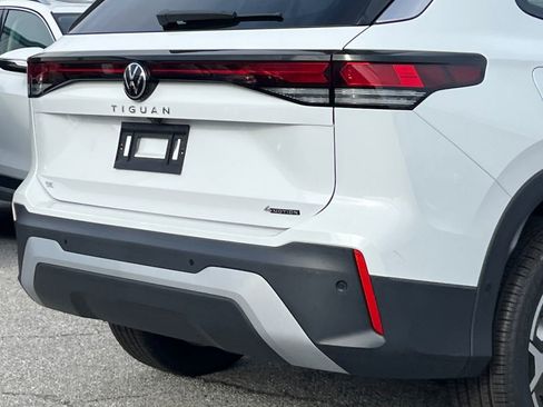 New 2026 Volkswagen Tiguan SE image 5