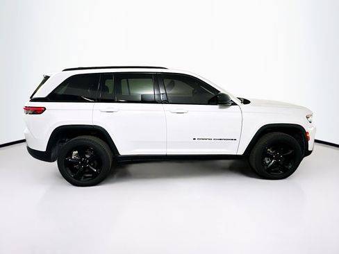 Used 2023 Jeep Grand Cherokee Altitude image 10