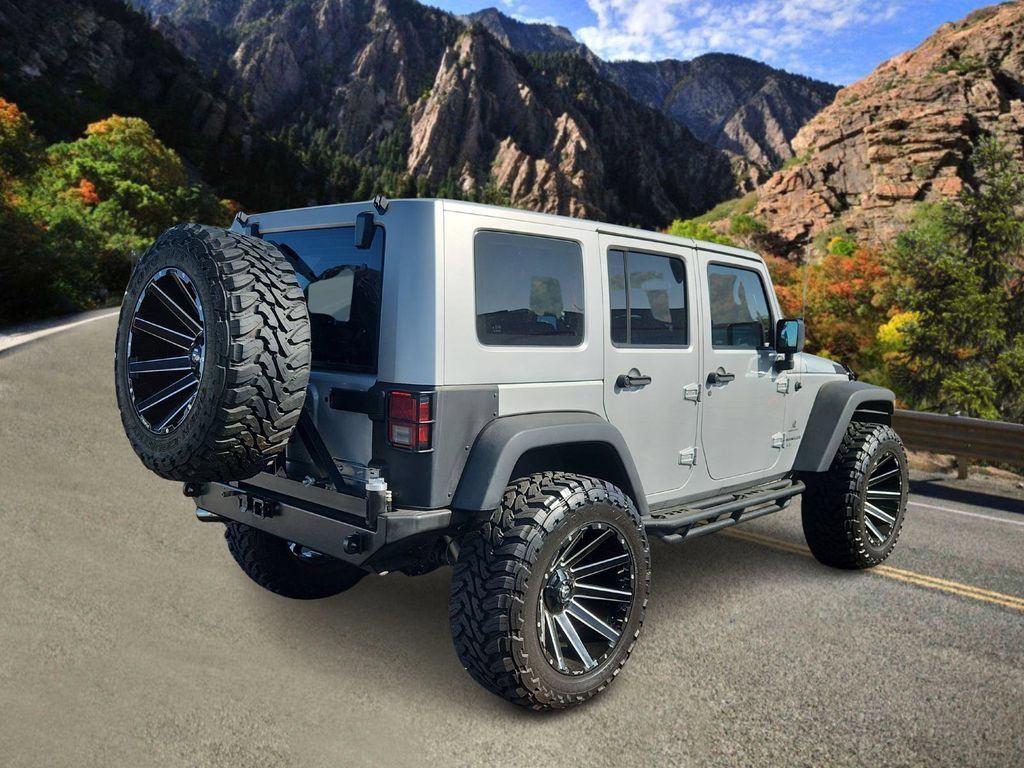 Used 2007 Jeep Wrangler Unlimited Rubicon w/ PWR Convenience Group AWD/4WD image 3