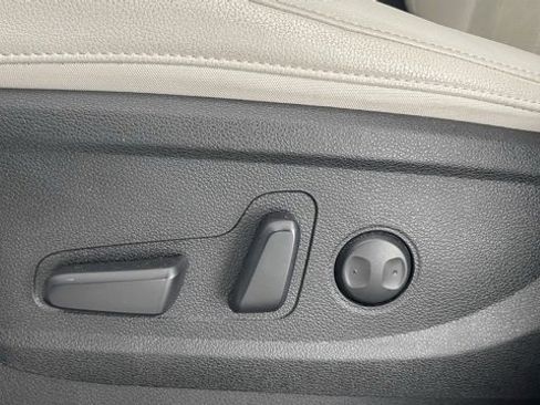 Used 2023 Kia Telluride EX w/ EX Captain's Chair Package image 34